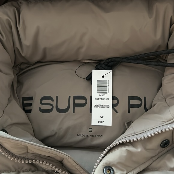 Aritzia The Super Puff - Picture 3 of 6